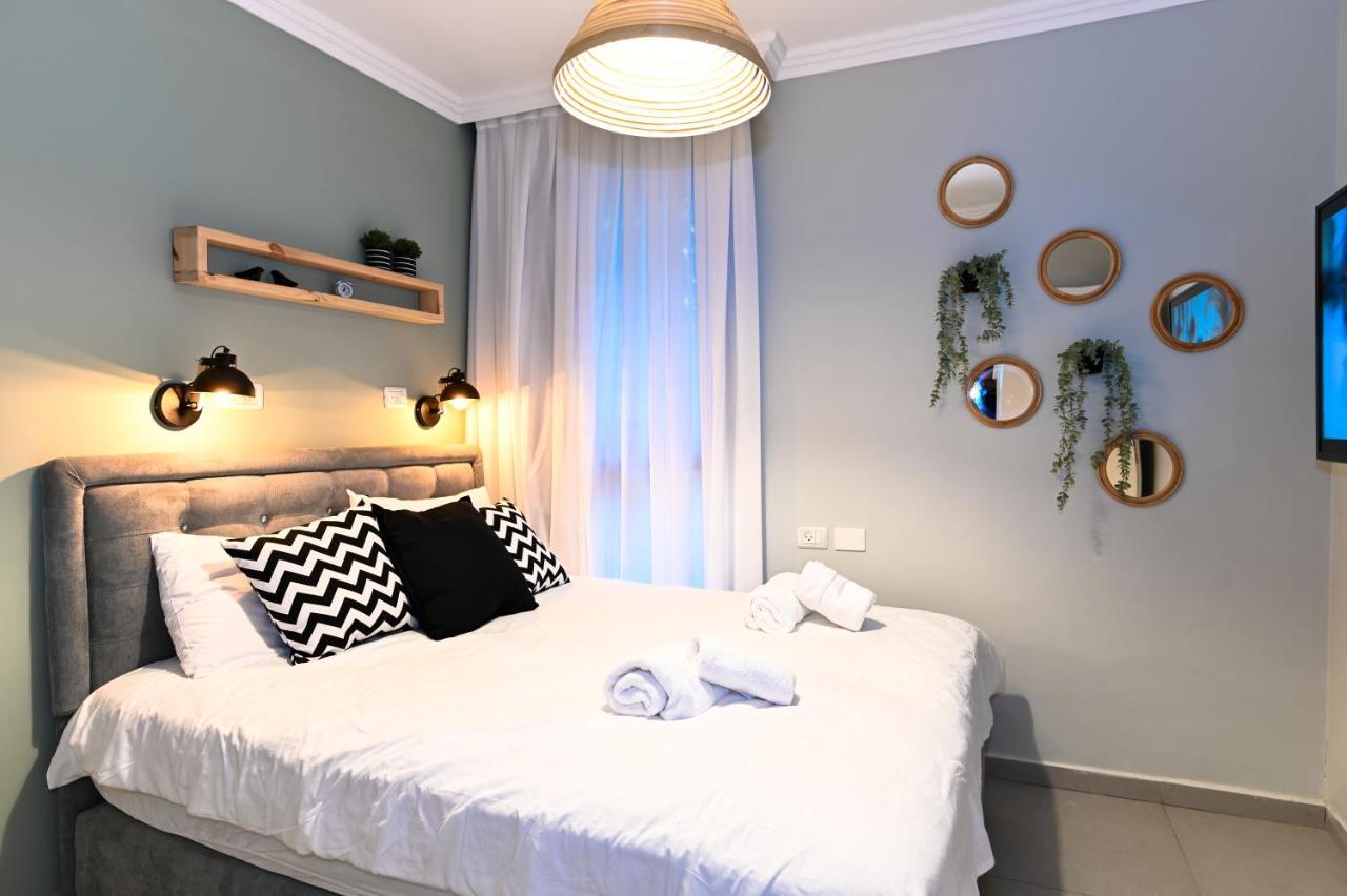 Yalarent Migdalor Boutique Apartments With Sea Views Тверия Экстерьер фото