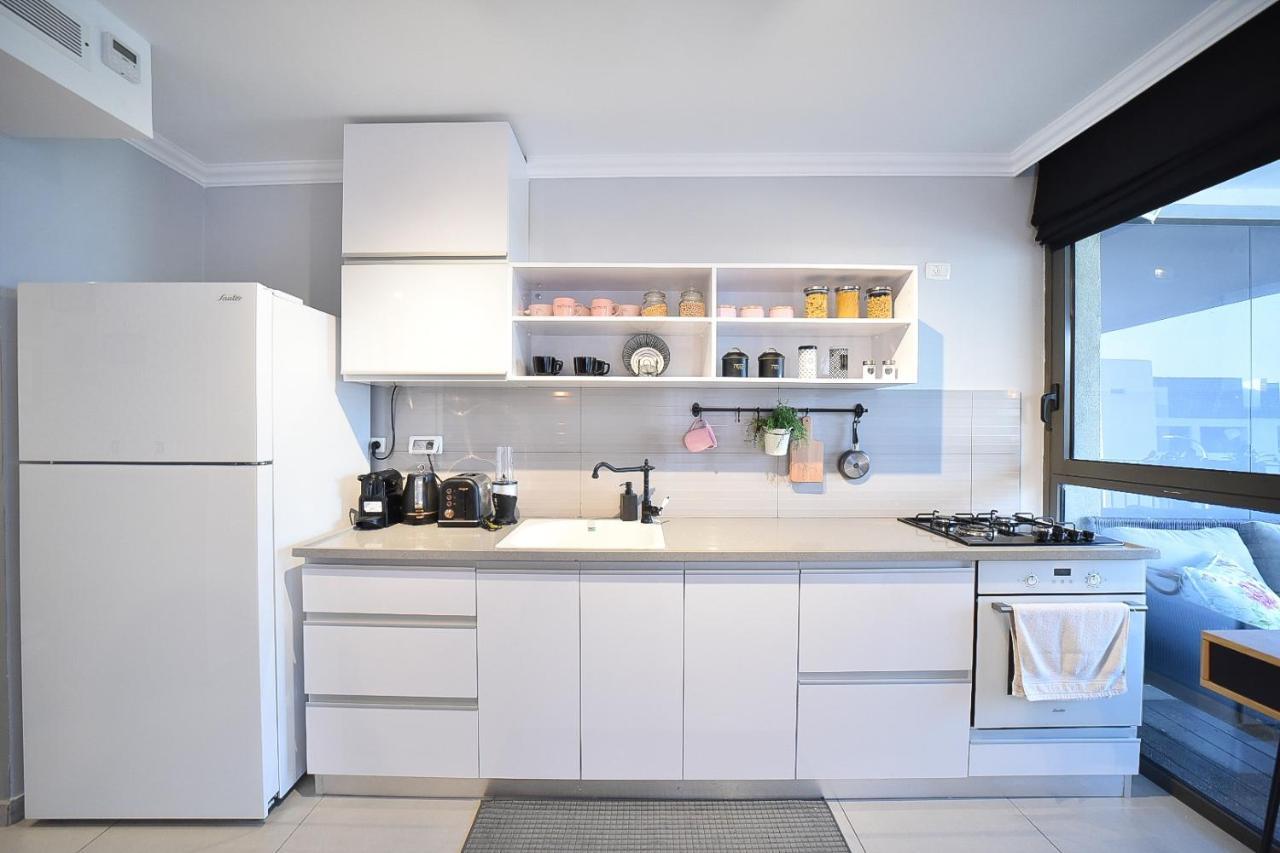 Yalarent Migdalor Boutique Apartments With Sea Views Тверия Экстерьер фото